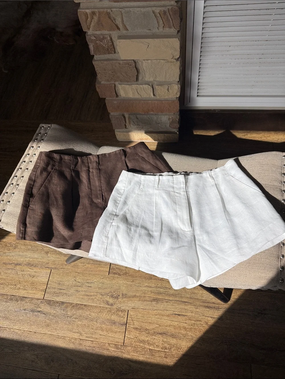 Abercrombie & Fitch High Waist Linen-Look Shorts — White and Brown - Picture 1 of 4